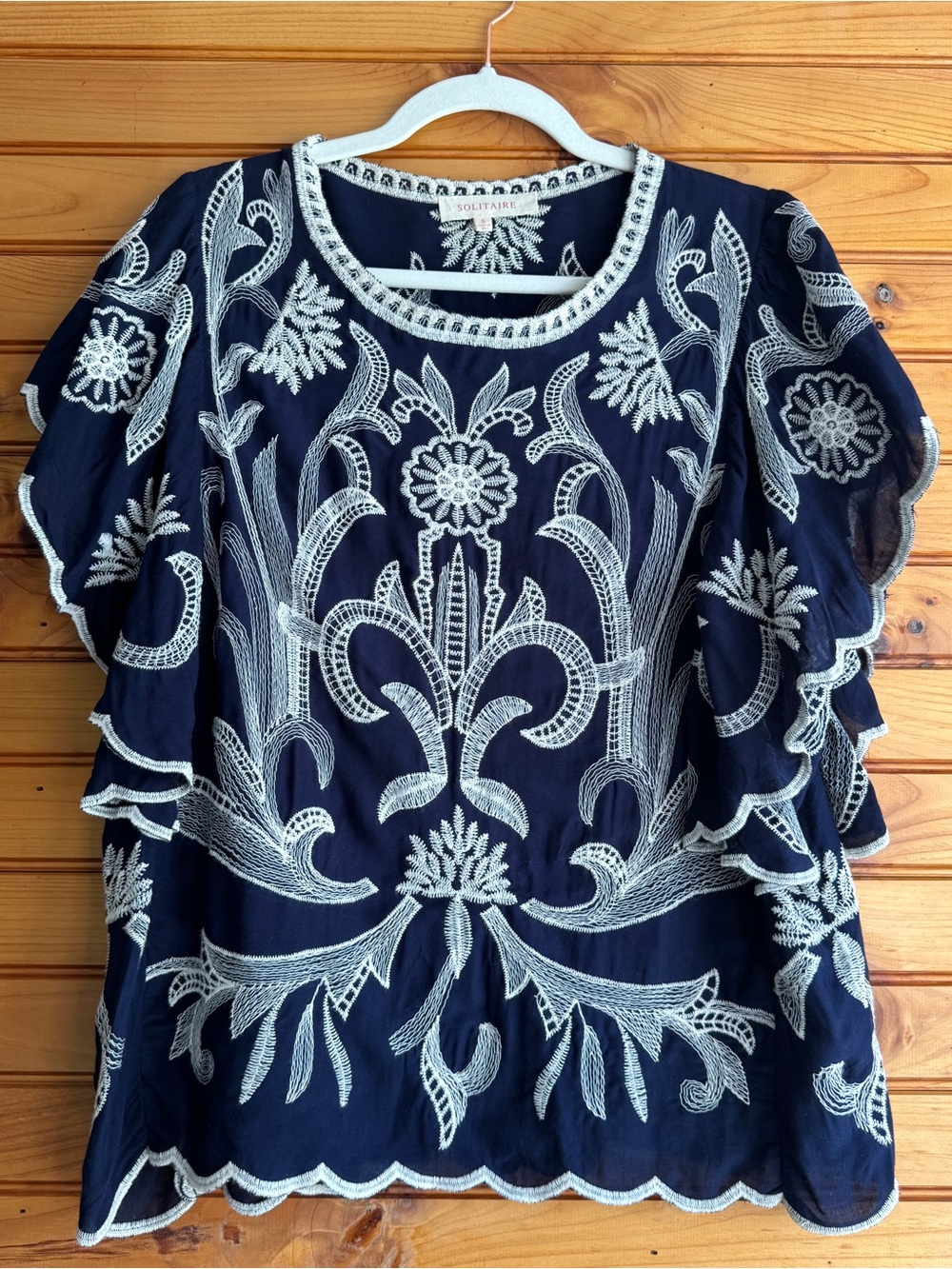 Solitaire Embroidered Flutter Sleeve Scalloped Blouse S Navy White Top